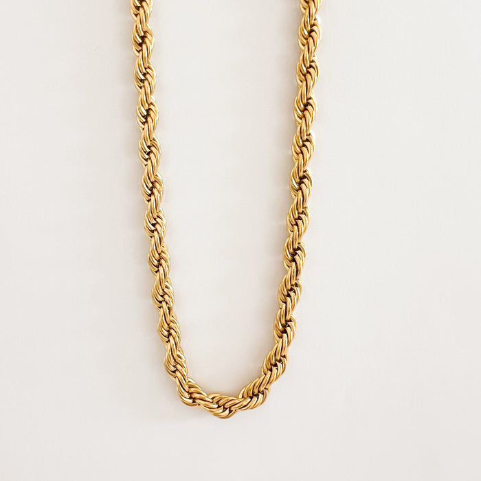 Luka rope chain necklace by Ellie Vail. Classic gold rope chain necklace with lobster claw clasp. Fits close to the neck, 15.5" length. Water, sweat and tarnish resistant jewelry. Made of hypoallergenic stainless steel with gold plating.