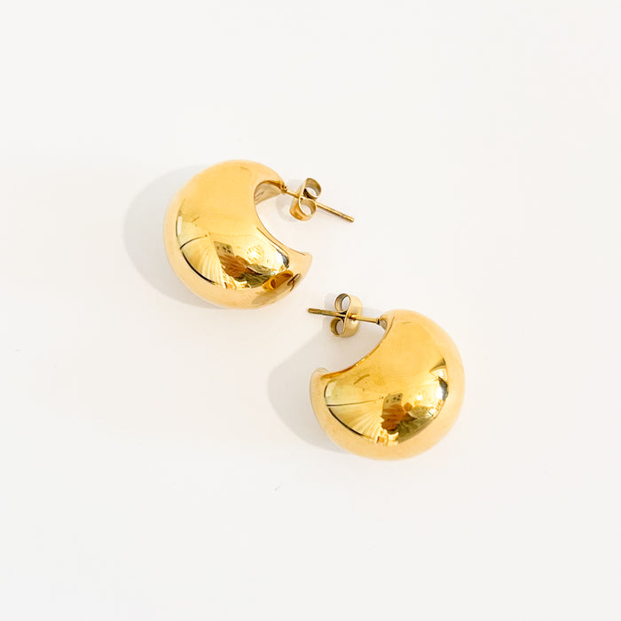 Kane dome earrings by Ellie Vail. Chunky golden dome earrings make a minimal and modern statement. Sweat, water and tarnish resistant. Made of marine grade stainless steel with gold plating.