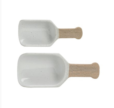 Set of 2, stoneware mercantile scoops. Rustic stoneware handle, with a white speckled glaze scoop. Small 5" length x 1.75" width, medium 6.25" length x 2.5" width. Dishwasher safe.