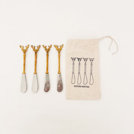 Set of 4 reindeer spreaders. Made of stainless steel with a brass finish. Comes in a printed muslin pouch. Spreader 5.5" length.