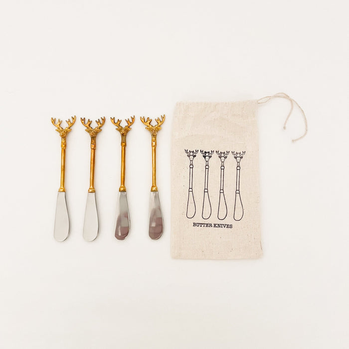 Set of 4 reindeer spreaders. Made of stainless steel with a brass finish. Comes in a printed muslin pouch. Spreader 5.5" length.