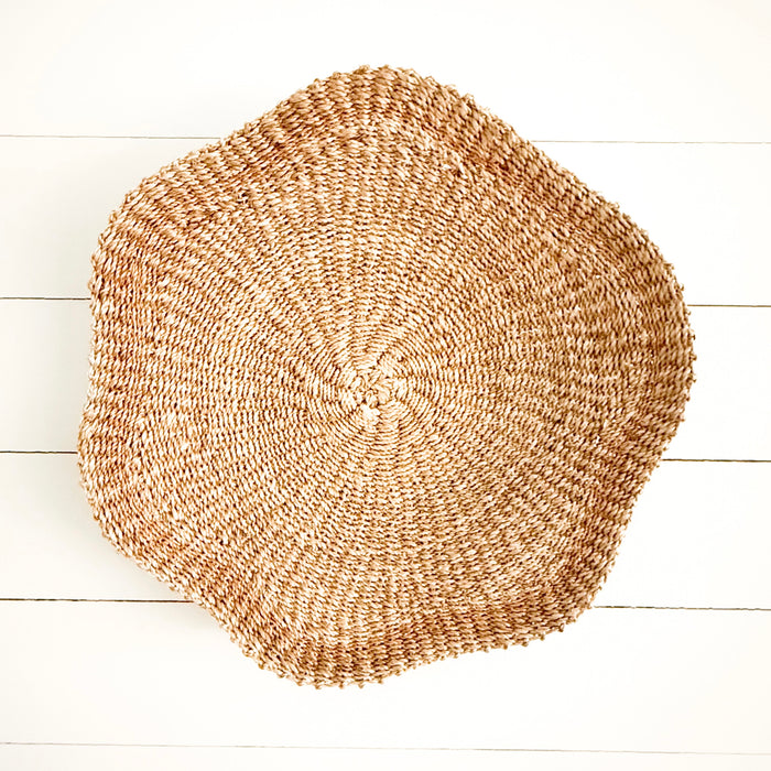 Round scallop woven tray hand crafted from natural Manila hemp. 18 inch diameter. Hanging loop on back for wall display.