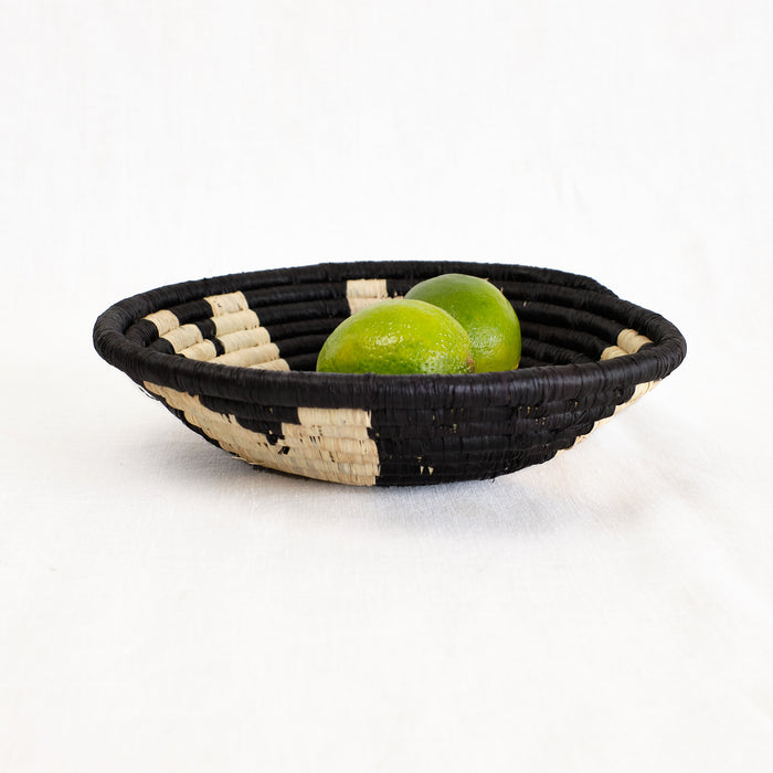Indego Africa black and natural basket bowl